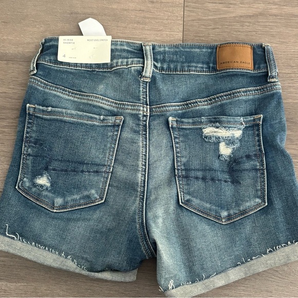 NWT American Eagle women’s Jean shorts Size 4 - Picture 2 of 3